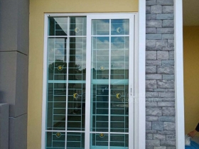 รับติดตั้งเหมาเหล็กดัดมุ้งลวด ผ้าม่าน หน้าต่าง ประตู หลังคา